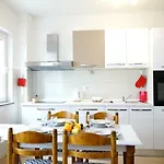 Suzy Apartman